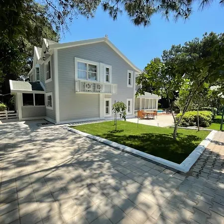 Very Special 6 Bdr Great For Family Reunions Вилла *