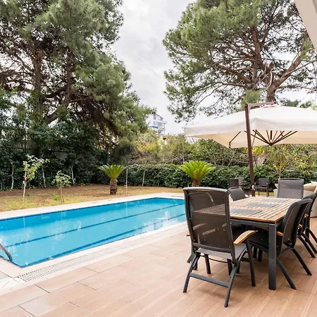 Very Special 6 Bdr Great For Family Reunions