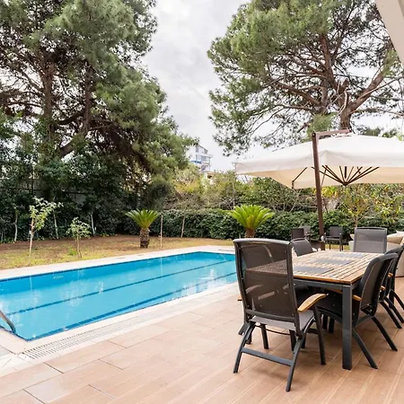 Very Special 6 Bdr Great For Family Reunions