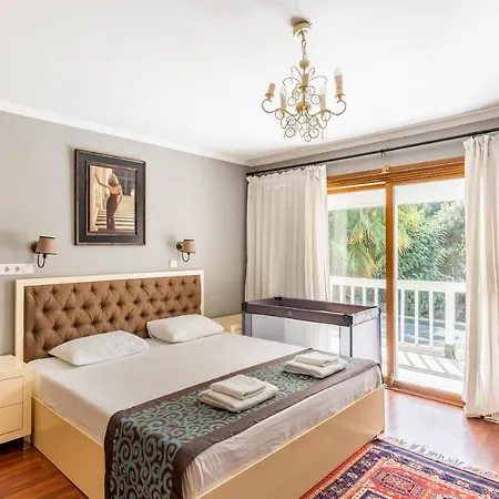 Very Special 6 Bdr Great For Family Reunions *