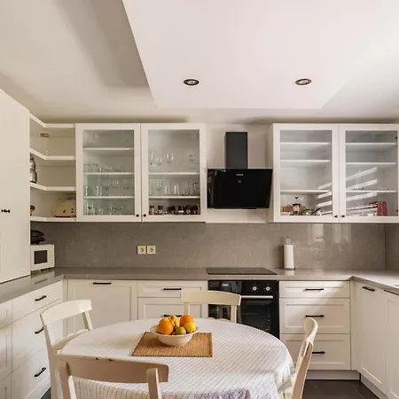 Very Special 6 Bdr Great For Family Reunions *